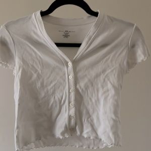 BRANDY MELVILLE-V-neck button-up